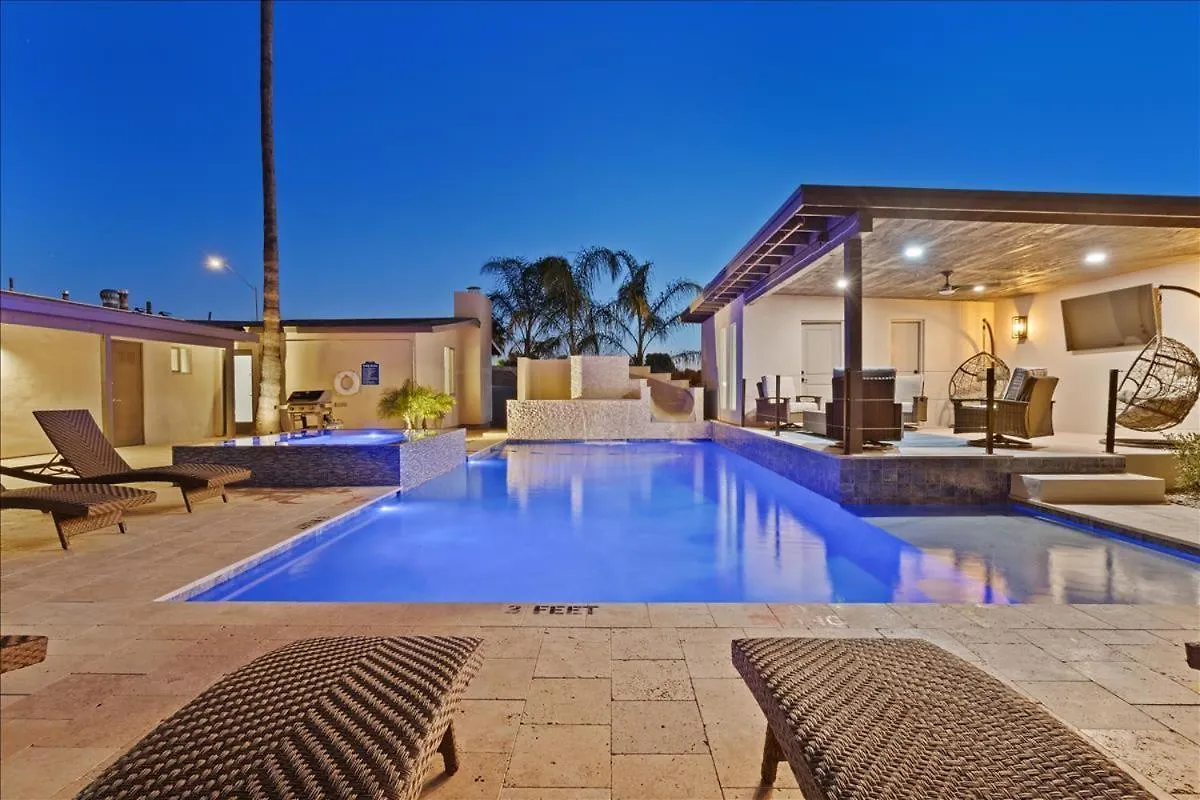 Desert Horizon Phoenix